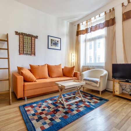Apartment 5 Stops Away From City-Centre Bécs Kültér fotó